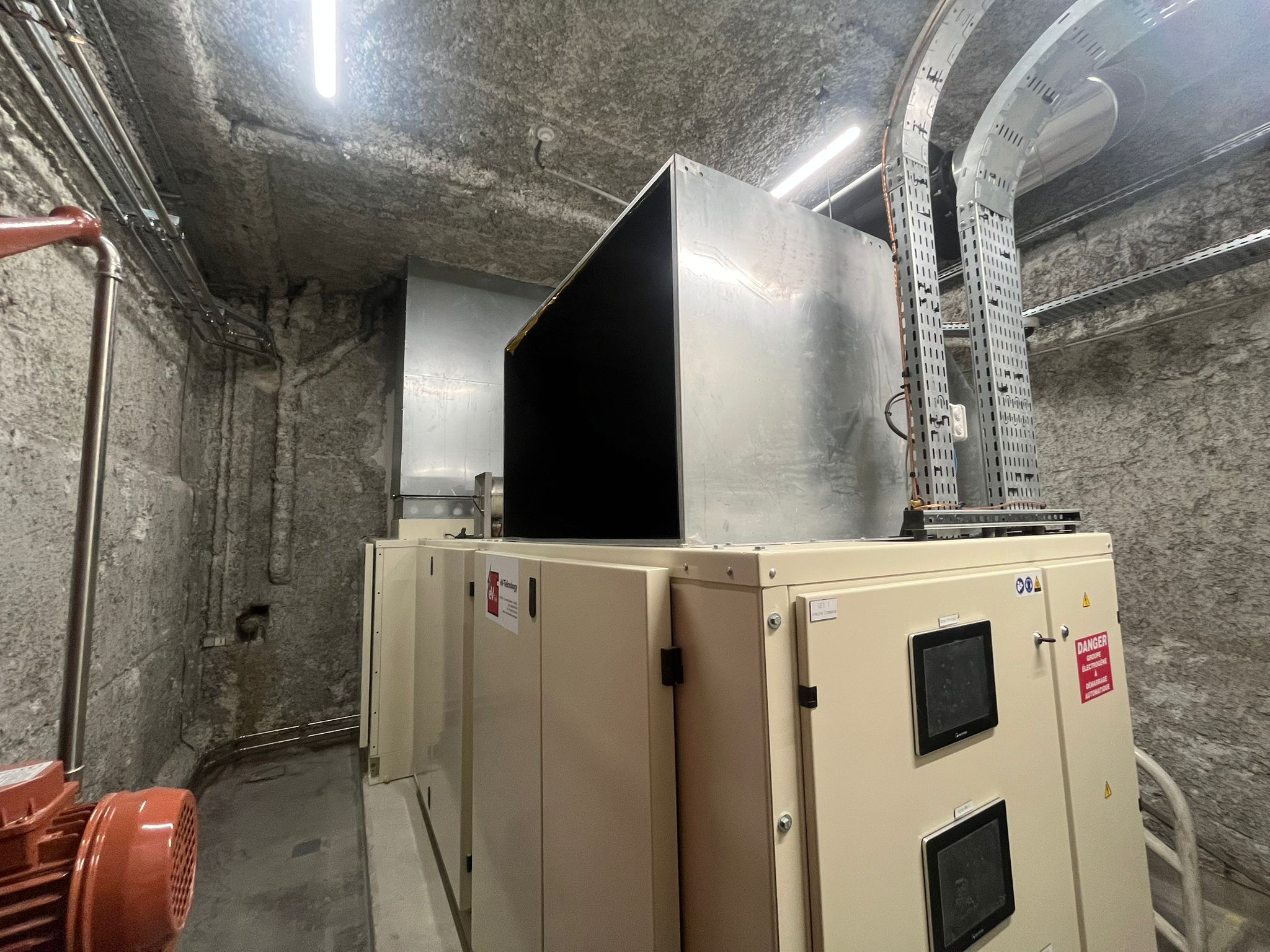 Installation du nouveau groupe électrogène de 400KVA en local technique